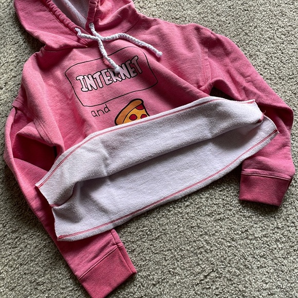 ✨Internet and Pizza Cropped Hoodie✨ - Picture 11 of 12